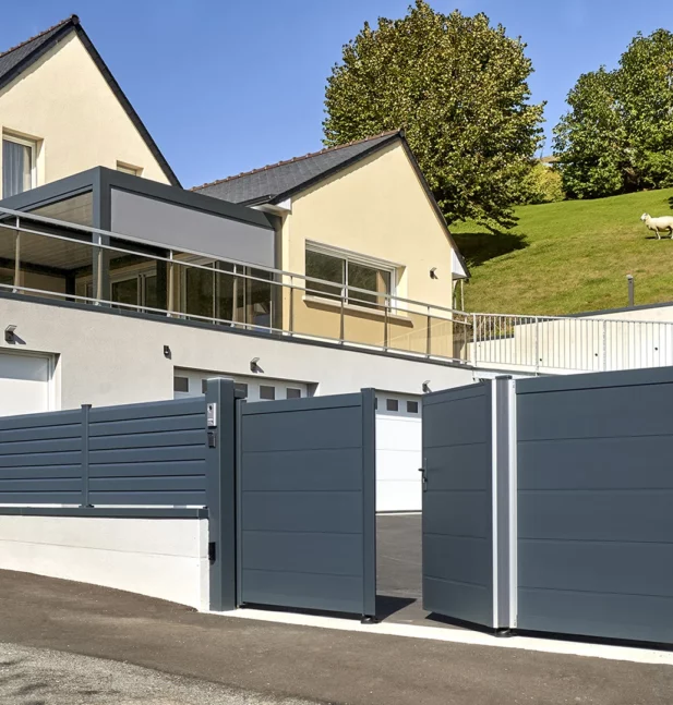 2m Mauges Menuiserie Menuisier Cholet Votre Maison Avec Un Portail Robuste Et Raffine